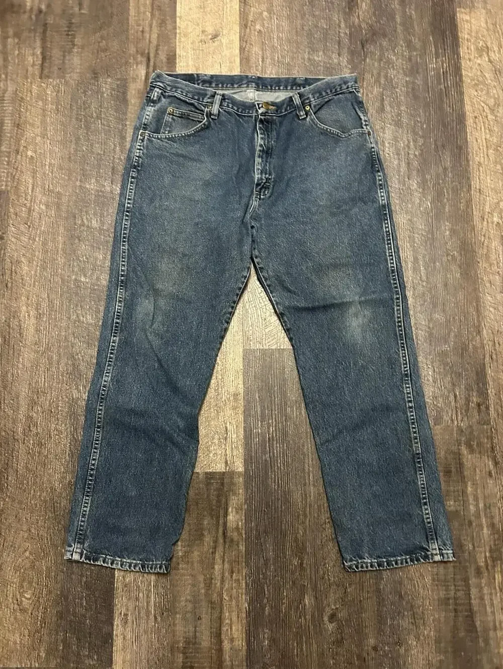 Wrangler Men’s Jeans 38x30 Straight Leg Medium Wash Classic Denim